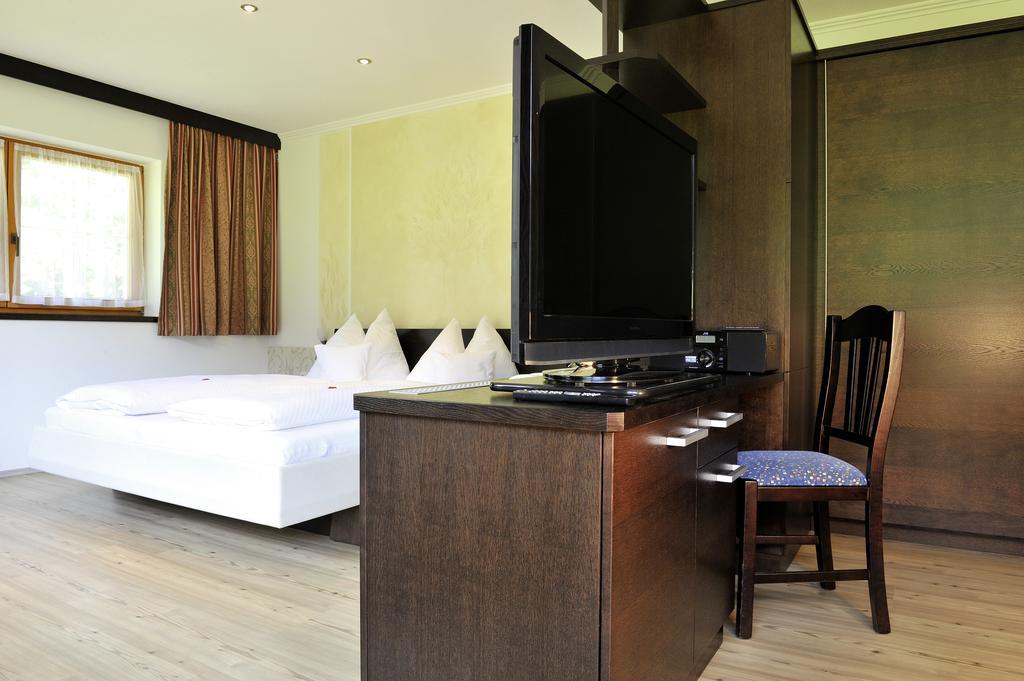 Familienhotel Moos-Alm Lienz Room photo