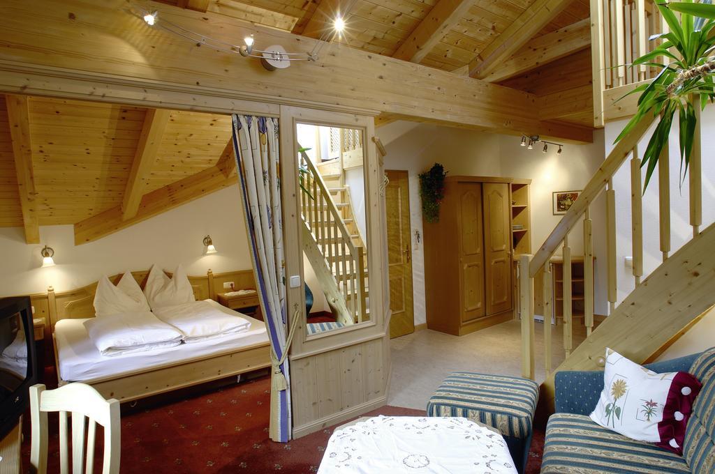Familienhotel Moos-Alm Lienz Room photo