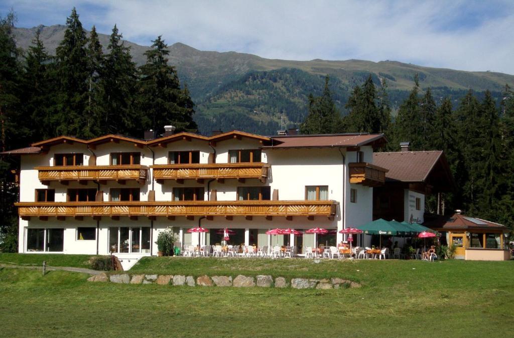 Familienhotel Moos-Alm Lienz Exterior photo